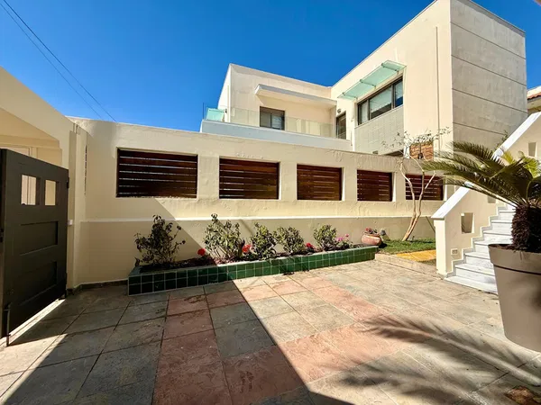 Renovated 340 m² Villa with Six Bedrooms for Sale in Vari - Varkiza, Athens Southern suburbs — photo 2