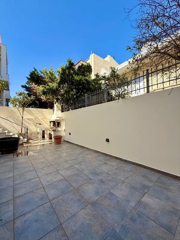 Renovated 340 m² Villa with Six Bedrooms for Sale in Vari - Varkiza, Athens Southern suburbs — photo 3