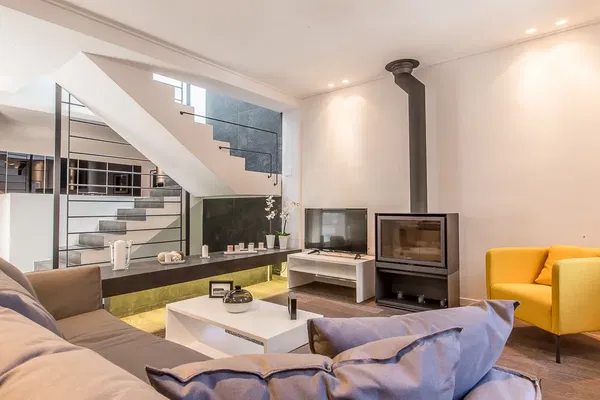Renovated 202 m² Villa with Three Bedrooms for Sale in Keramikos, Athens Center — photo 3