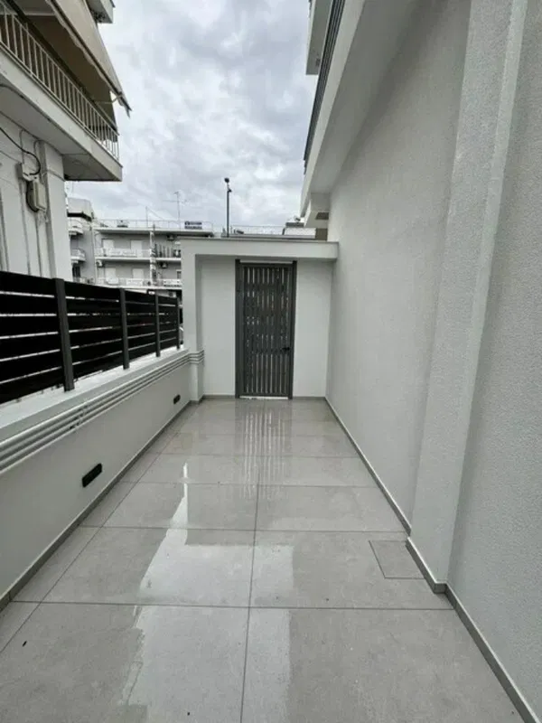 Renovated 105 m² Apartment with Three Bedrooms for Sale in Argyroupoli Athens, Athens Southern suburbs — photo 3