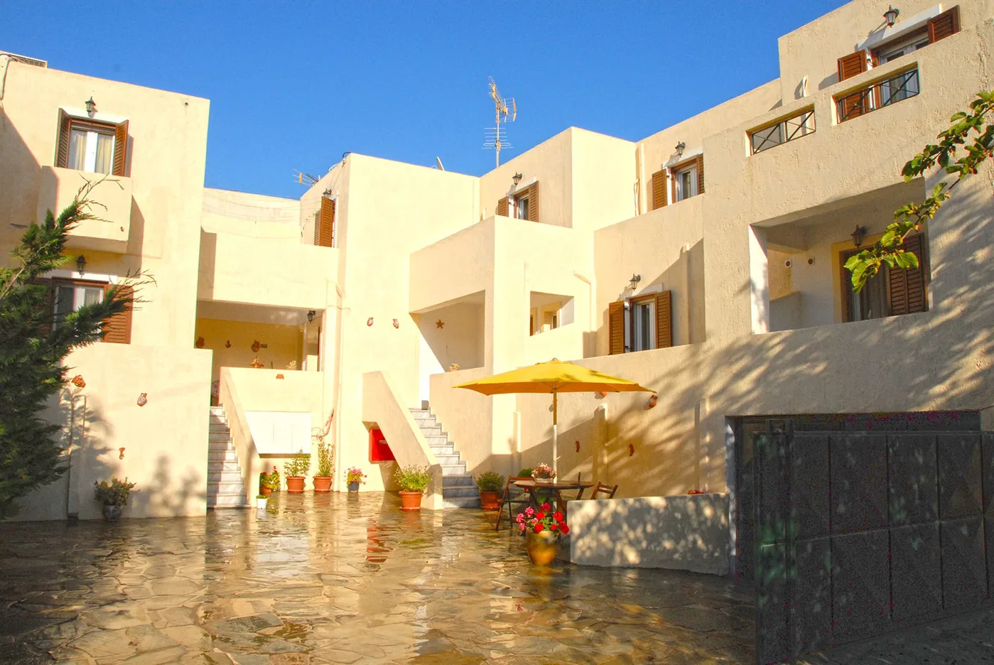 254 m² Villa with Six Bedrooms for Sale in Kea, Cyclades