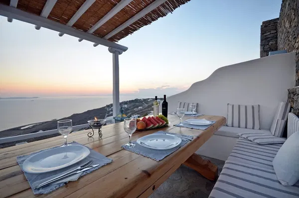 108 m² Three-Bedroom Renovated Villa for Sale in Mykonos, Cyclades — photo 2