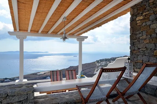 108 m² Three-Bedroom Renovated Villa for Sale in Mykonos, Cyclades — photo 3
