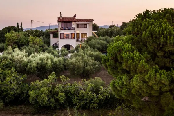 Sea-View 265 m² Villa with Four Bedrooms for Sale in Zakynthos, Ionian Islands — photo 4