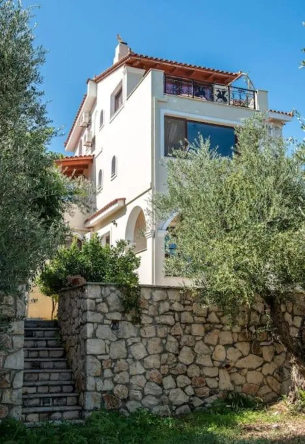 Sea-View 265 m² Villa with Four Bedrooms for Sale in Zakynthos, Ionian Islands — photo 5