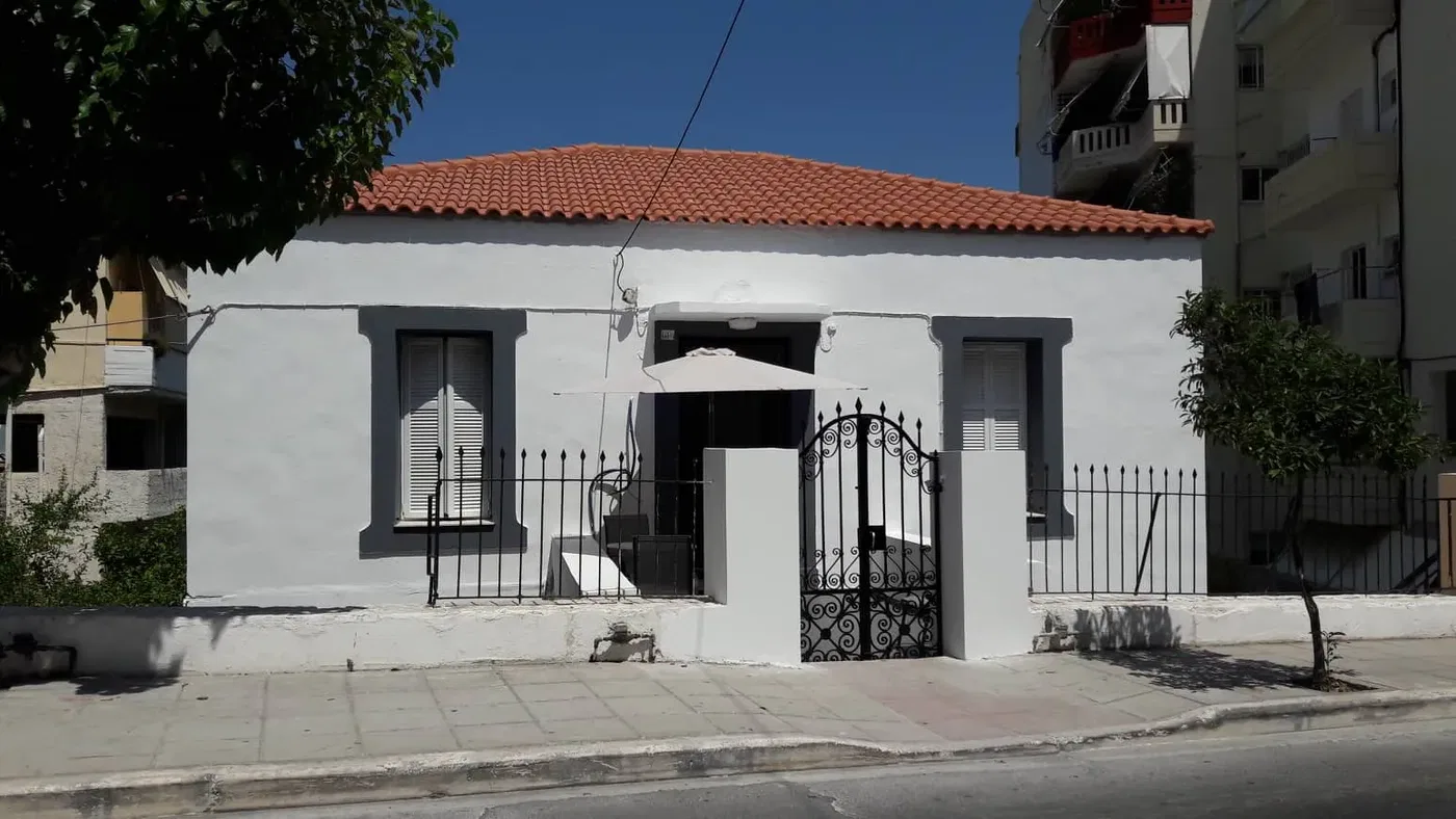 Renovated Six-Bedroom Apartment for Sale in Amperia, Chania