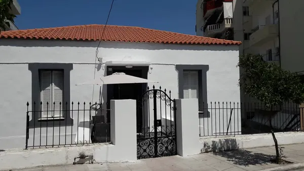 Renovated Six-Bedroom Apartment for Sale in Amperia, Chania — photo 2