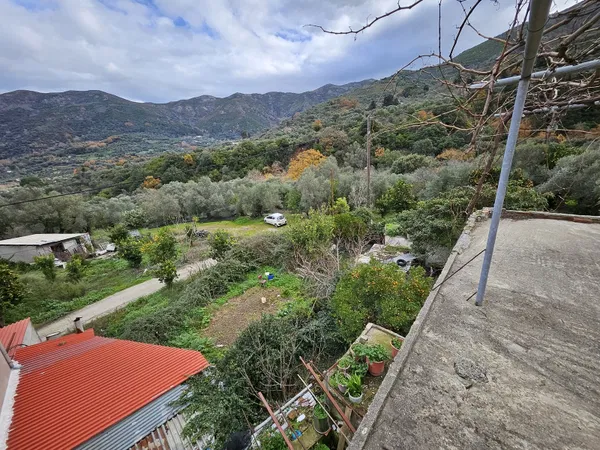127 m² Villa with Six Bedrooms for Sale in Platanias, Chania