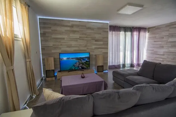 Two-Bedroom Villa for Rent in Agios Onoufrios, Akrotiri — photo 4