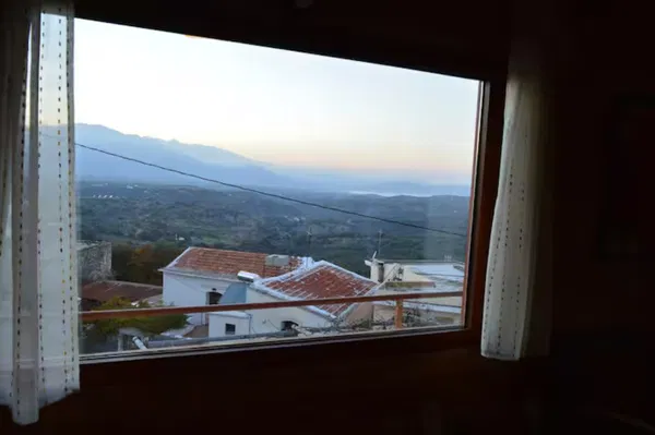 Renovated Five-Bedroom Villa for Sale in Rethymnon — photo 3