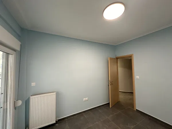 Renovated 58 m² Apartment with Two Bedrooms for Sale in Analipsi - Mpotsari - Nea Paralia, Thessaloniki Center — photo 5