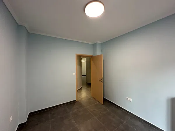 Renovated 58 m² Apartment with Two Bedrooms for Sale in Analipsi - Mpotsari - Nea Paralia, Thessaloniki Center — photo 4