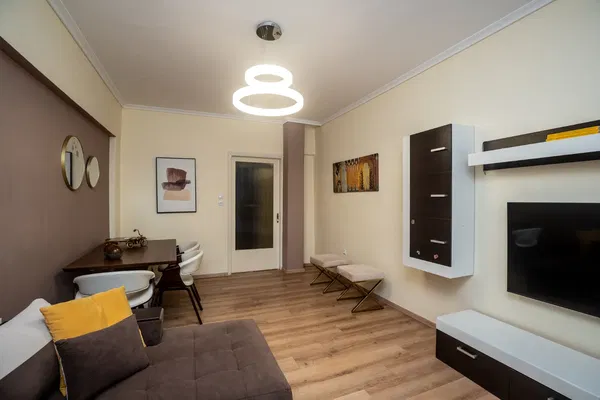 Three-Bedroom Renovated Apartment for Sale in Charilaou, Thessaloniki Center — photo 2