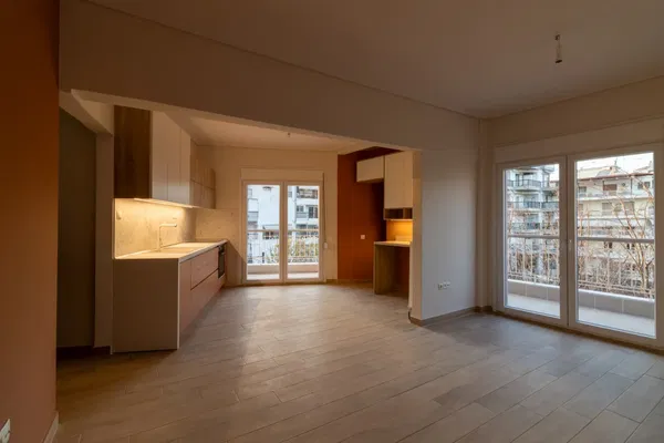 95 m² Renovated Three-Bedroom Apartment for Sale in Analipsi - Mpotsari - Nea Paralia, Thessaloniki Center — photo 3