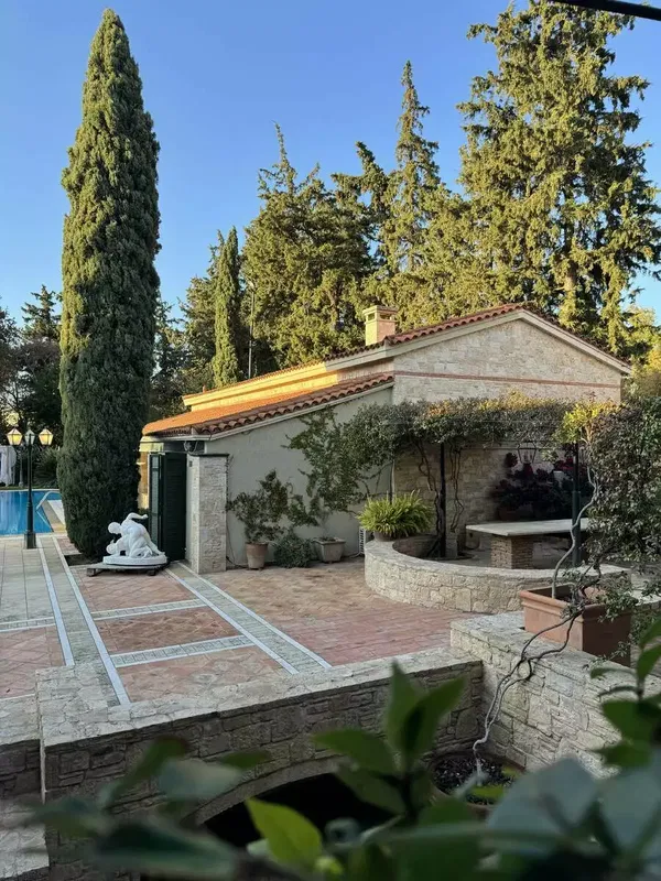 837 m² Villa with Six Bedrooms for Sale in Nea Erythraia, Athens Northern suburbs — photo 4