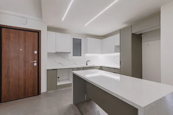 67 m² Two-Bedroom Renovated Apartment for Sale in Center Athens, Athens Center — photo 5