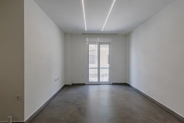 67 m² Two-Bedroom Renovated Apartment for Sale in Center Athens, Athens Center — photo 3