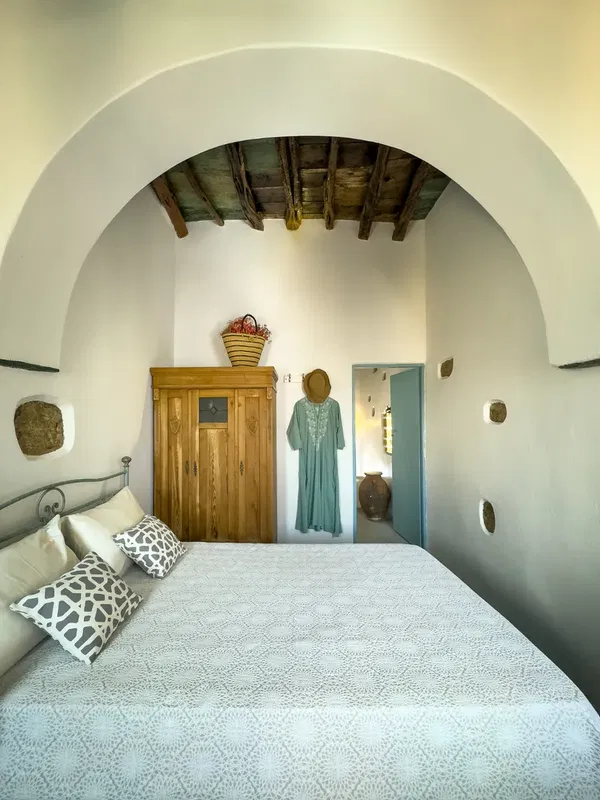 Sea View 95 m² Villa with Two Bedrooms for Sale in Folegandros, Cyclades — photo 4