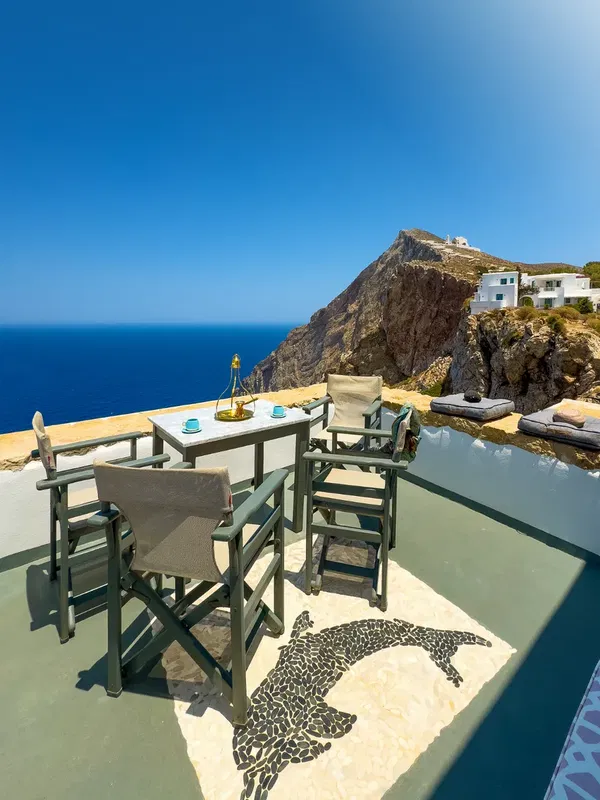 Sea View 95 m² Villa with Two Bedrooms for Sale in Folegandros, Cyclades — photo 2