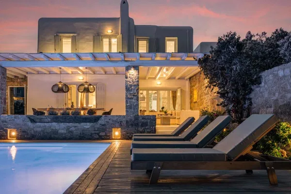 Sea-View 188 m² Villa with Five Bedrooms for Sale in Mykonos, Cyclades — photo 4