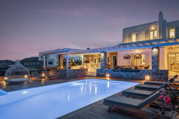 Sea-View 188 m² Villa with Five Bedrooms for Sale in Mykonos, Cyclades — photo 2