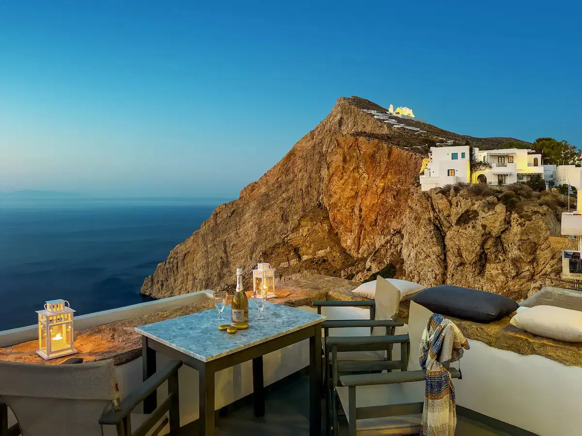 Sea View 95 m² Villa with Two Bedrooms for Sale in Folegandros, Cyclades