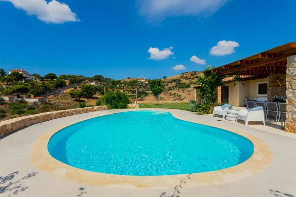 400 m² Four-Bedroom Villa for Sale in Anavyssos, Attica — photo 2