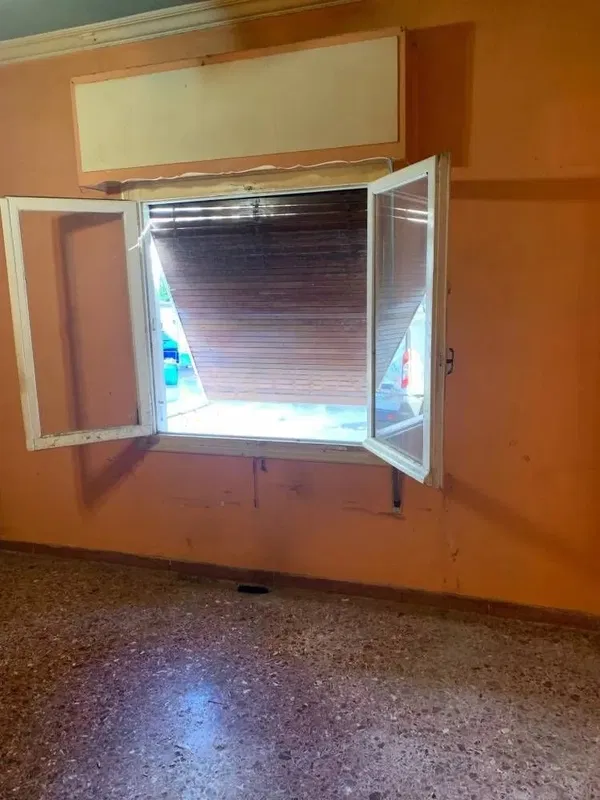 One-Bedroom Apartment for Sale in Piraeus, Piraeus Suburbs with In need of renovation — photo 2