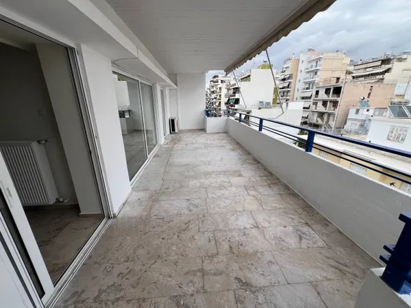 Sea-View 110 m² Apartment with Three Bedrooms for Sale in Piraeus, Piraeus Suburbs — photo 4