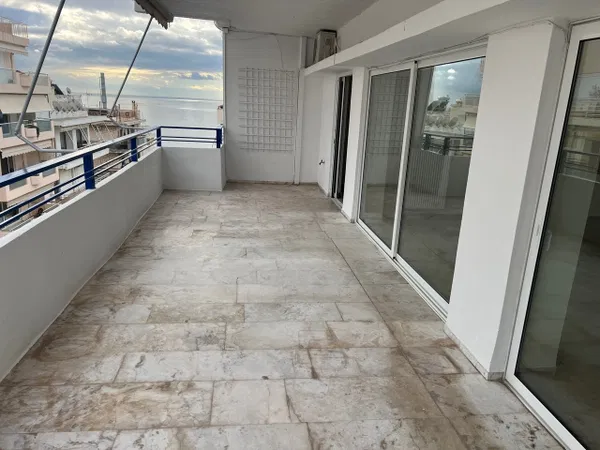 Sea-View 110 m² Apartment with Three Bedrooms for Sale in Piraeus, Piraeus Suburbs — photo 5