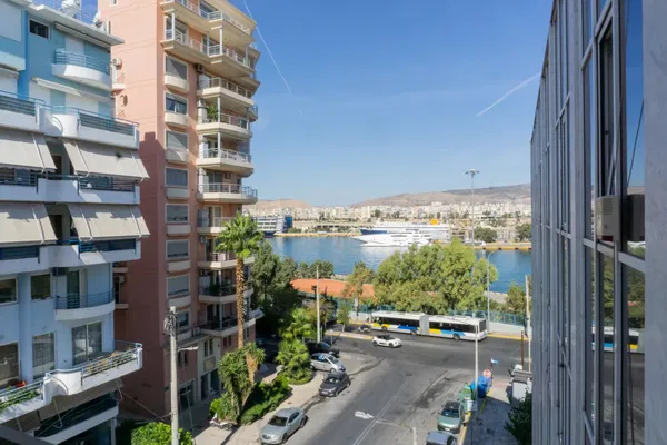 83 m² Renovated Two-Bedroom Apartment for Sale in Piraeus, Piraeus Suburbs — photo 4