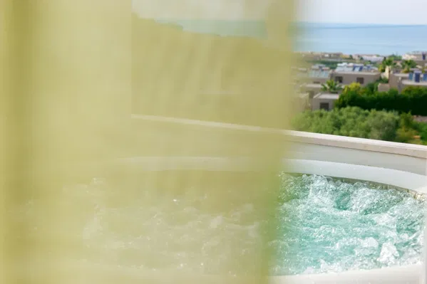 Sea-View 230 m² Apartment with Five Bedrooms for Sale in Sfakaki, Rethymnon — photo 4