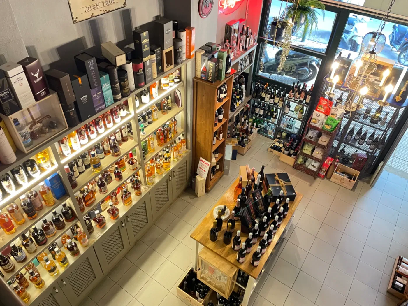 Renovated Commercial Space for Sale in Koukaki - Makrigianni, Athens Center