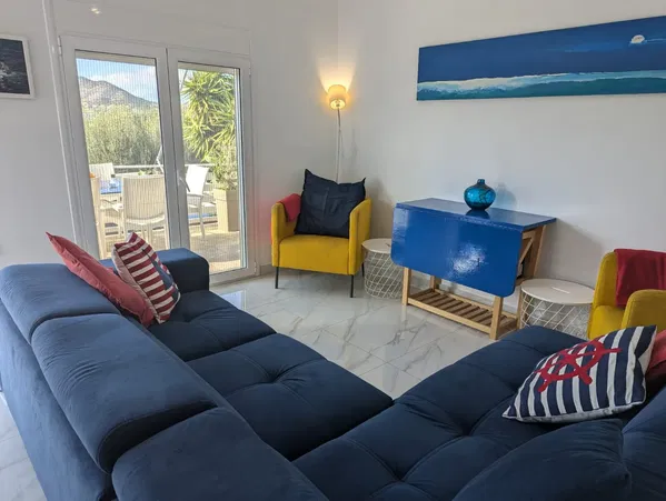 Two-Bedroom Renovated Apartment for Sale in Salamina, Argosaronikos islands — photo 4