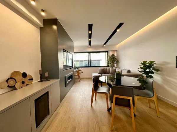 92 m² One-Bedroom Renovated Apartment for Sale in Vyronas, Athens Eastern Suburbs — photo 3