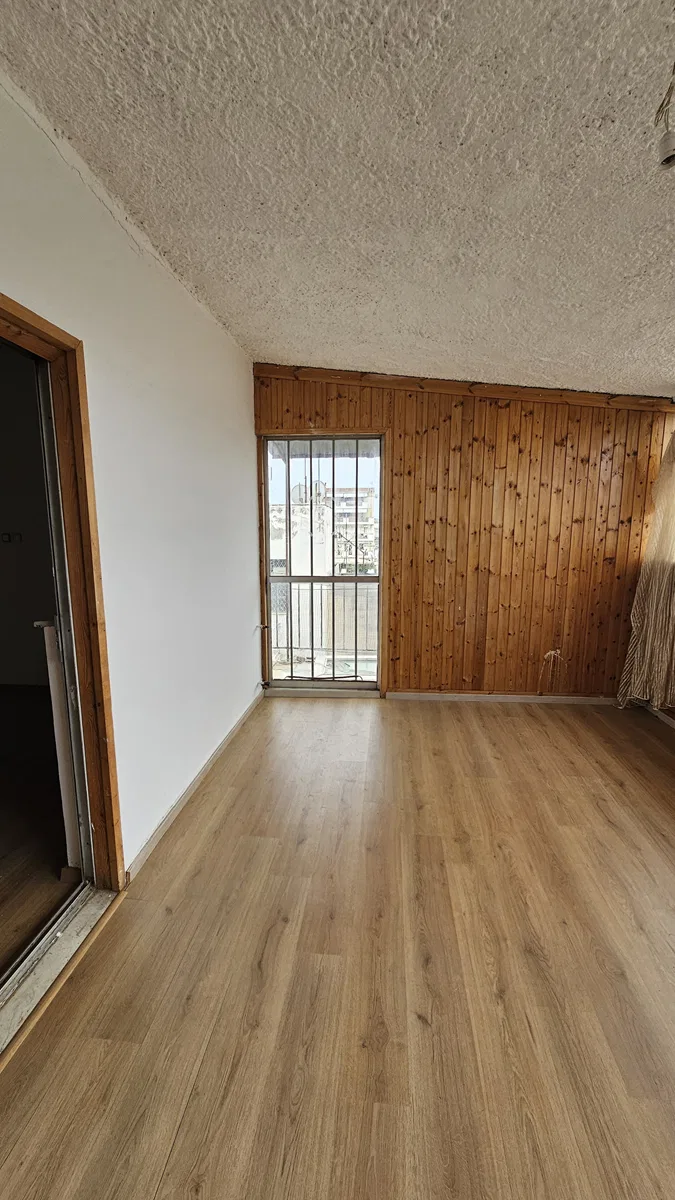 140 m² Renovated Three-Bedroom Apartment for Sale in Patision - Acharnon, Athens Center