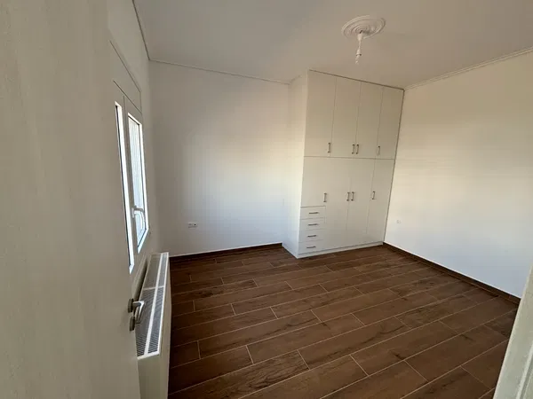 39 m² One-Bedroom Renovated Apartment for Sale in Piraeus, Piraeus Suburbs