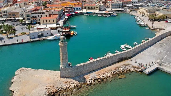 2000 m² Sea-View Hotel for Sale in Rethymnon
