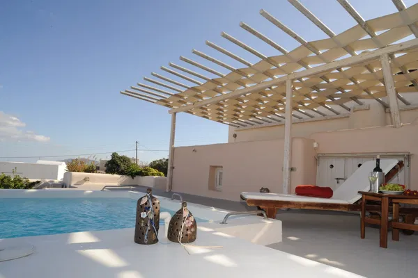 Sea-View 186 m² Villa with Five Bedrooms for Sale in Imerovigli, Santorini — photo 2