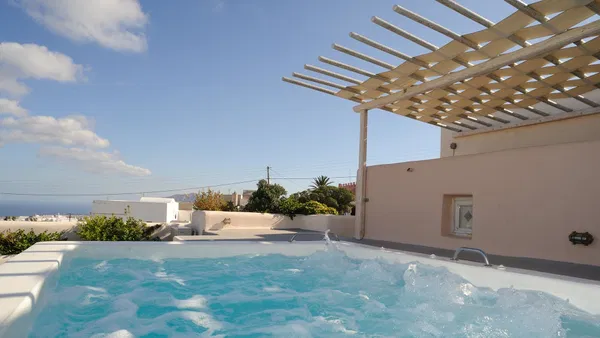 Sea-View 186 m² Villa with Five Bedrooms for Sale in Imerovigli, Santorini — photo 4