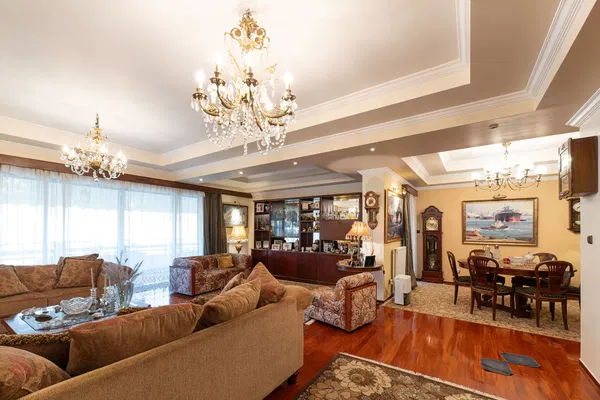 211 m² Three-Bedroom Renovated Apartment for Sale in Glyfada, Athens Southern suburbs — photo 4