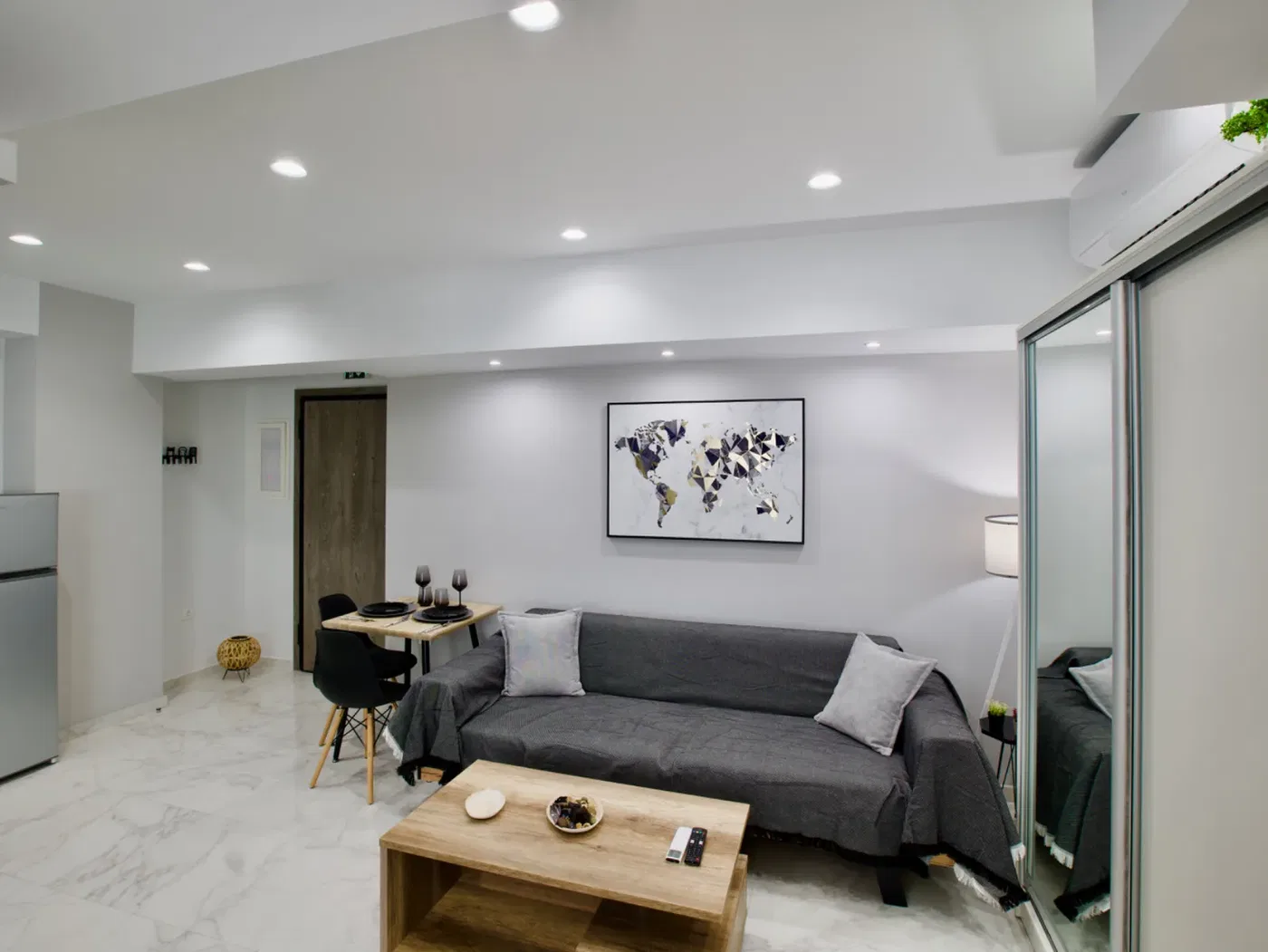 90 m² Renovated Two-Bedroom Apartment for Sale in Neos Kosmos, Athens Center