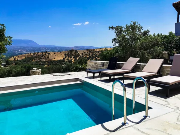 130 m² Villa with Four Bedrooms for Sale in Tympaki, Faistos