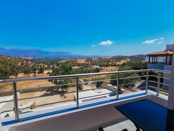 130 m² Villa with Four Bedrooms for Sale in Tympaki, Faistos — photo 2