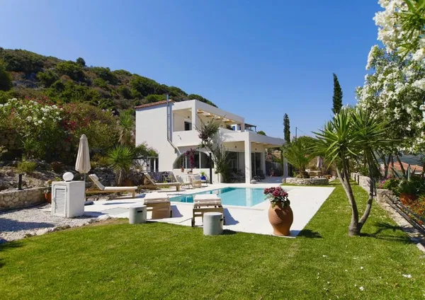 Sea-View 130 m² Villa with Three Bedrooms for Sale in Plaka Apokoronas, Apokoronas — photo 3