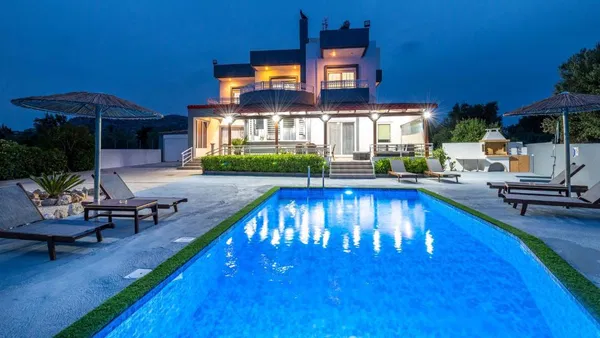 250 m² Villa with Five Bedrooms for Sale in Rhodes, Dodecanese Islands — photo 2