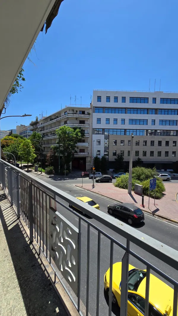 120 m² Renovated Three-Bedroom Apartment for Sale in Ampelokipoi, Athens Center — photo 2