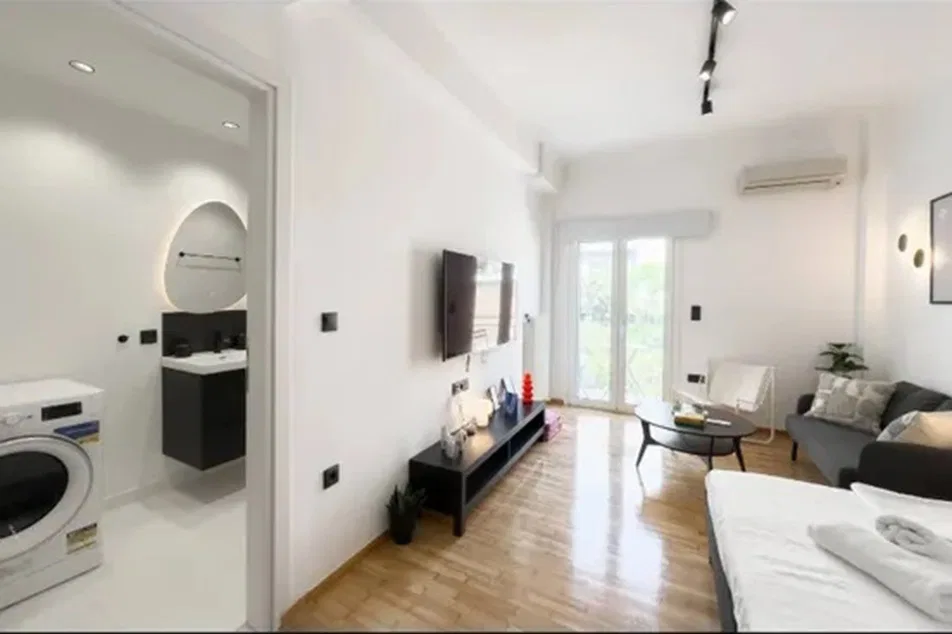 29 m² Apartment with One Bedrooms for Sale in Gyzi - Pedion Areos, Athens Center