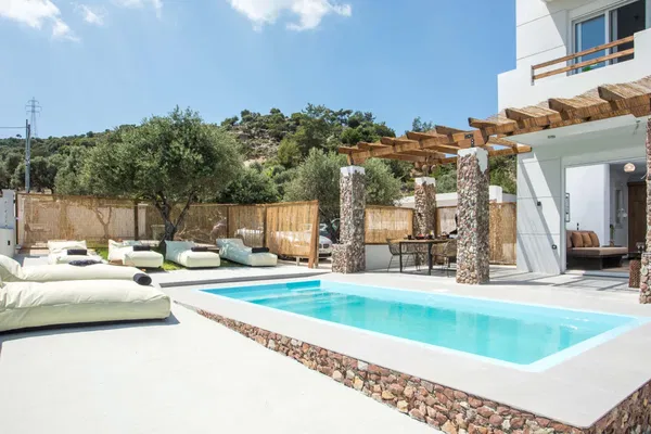 120 m² Villa with Three Bedrooms for Rent in Rhodes, Dodecanese Islands — photo 2