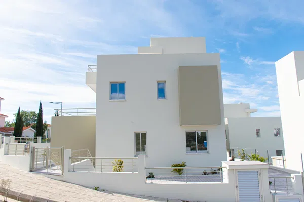 143 m² Three-Bedroom Villa for Sale in Paphos, Cyprus — photo 2
